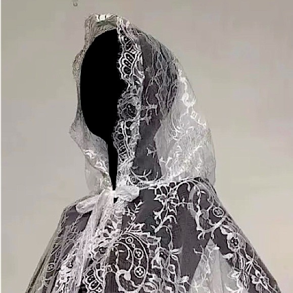 🆕 LACE CLOAK in Floral Lace IVORY - Picture 3 of 4